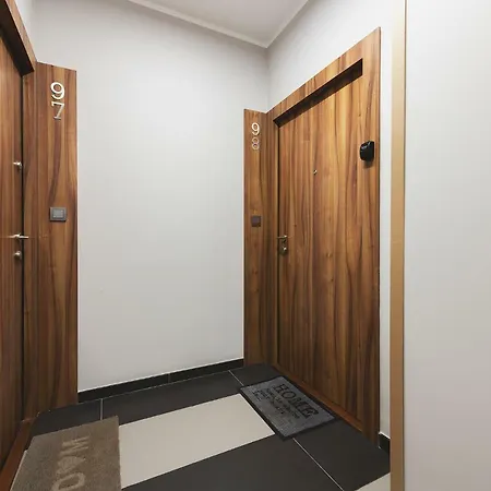 Airport Okecie Wagonowa Serviced *