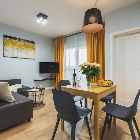 Airport Okecie Wagonowa Serviced *