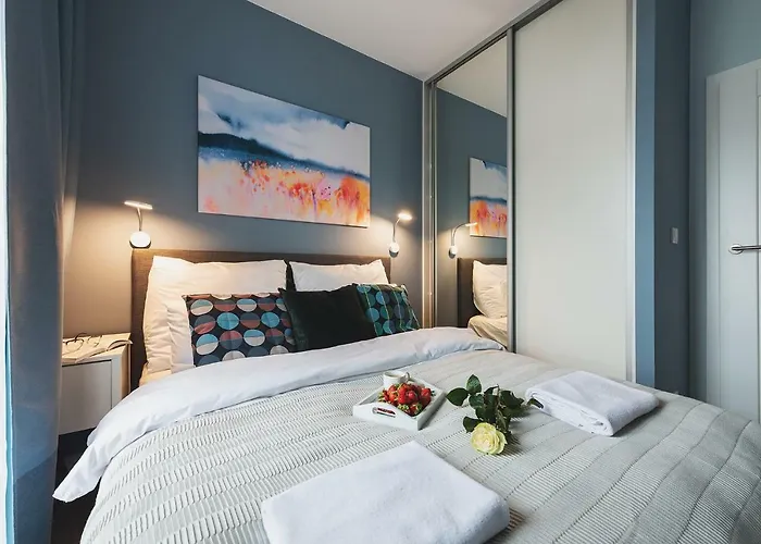 Airport Okecie Wagonowa Serviced דירה *