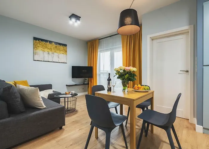 Airport Okecie Wagonowa Serviced *