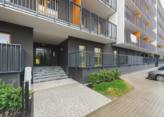 Airport Okecie Wagonowa Serviced *