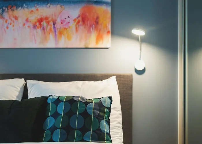 Airport Okecie Wagonowa Serviced * ורשה